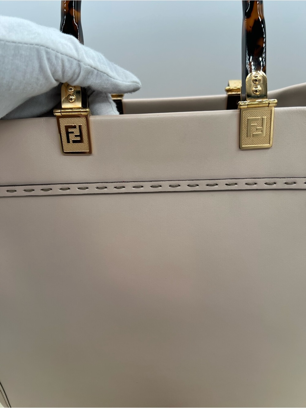 Fendi Leather Sunshine Medium Shopper Tote bag light pink🔥 - Picture 4 of 10